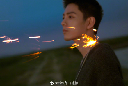 Bức ảnh cùng pháo hoa của Tiêu Chiến