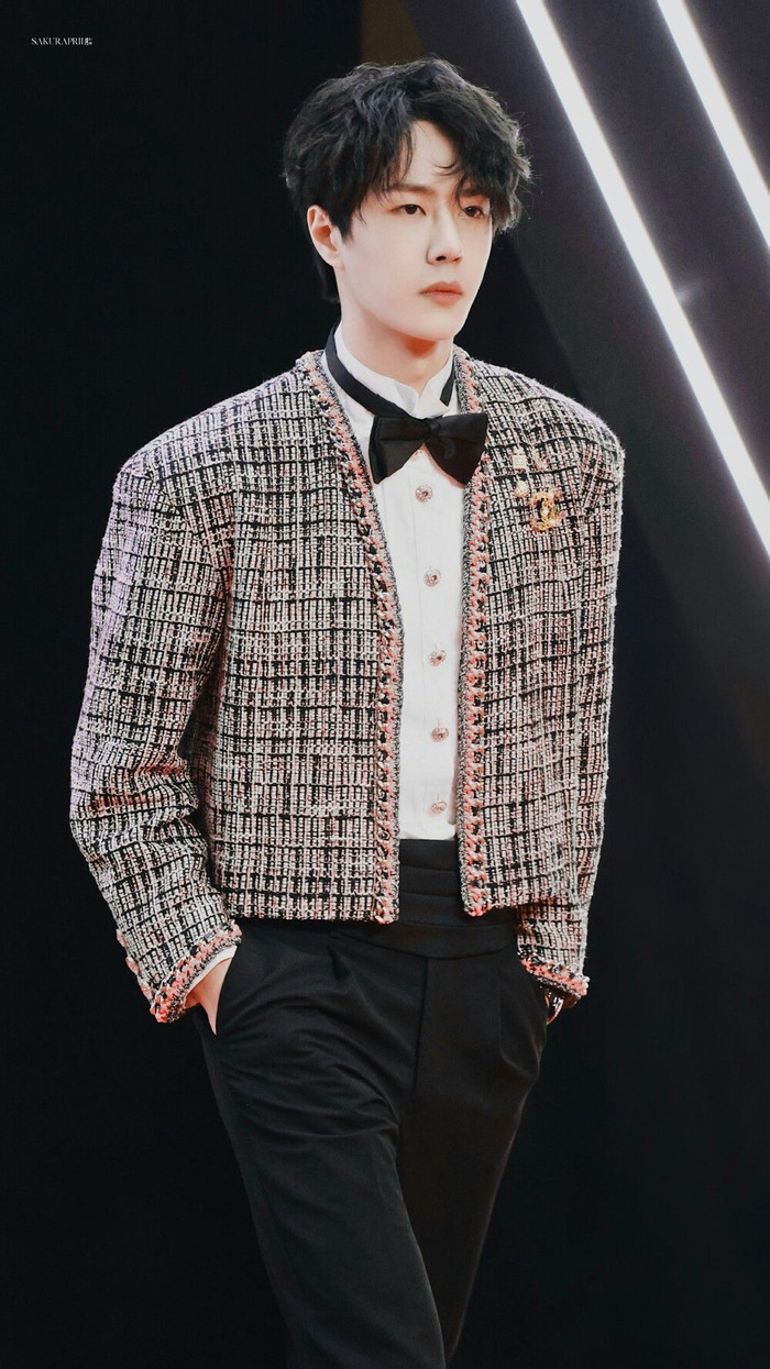 Vương Nhất Bác bị nhận xét rằng không nam tính bằng Tiêu Chiến vì cách ăn mặc Ảnh 6