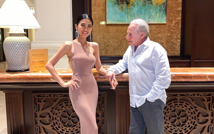 Mối tình đáng ngưỡng mộ của 'bản sao Lan Khuê' 26 tuổi cùng tỷ phú 72 tuổi nổi tiếng trên báo nước ngoài Ảnh 2