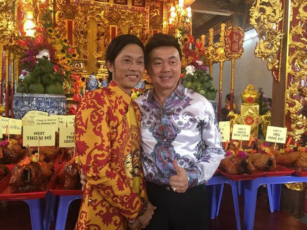 Xúc động hình ảnh bàn thờ cố danh hài Chí Tài trong nhà thờ tổ của NSƯT Hoài Linh Ảnh 2