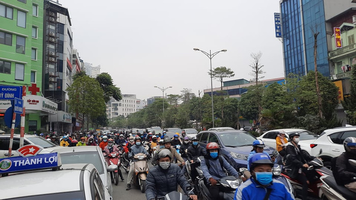 Tại tuyến đường Nguyễn Hoàng ghi nhận lúc gần 10h sáng cùng ngày.