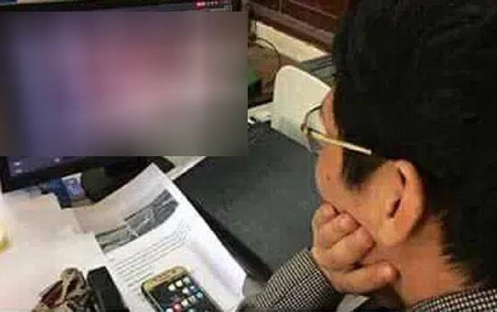 Coi thi nhưng thầy giám thị chỉ chăm chú xem thứ này trên màn hình, sự thật khiến học trò 'khóc thét' Ảnh 2