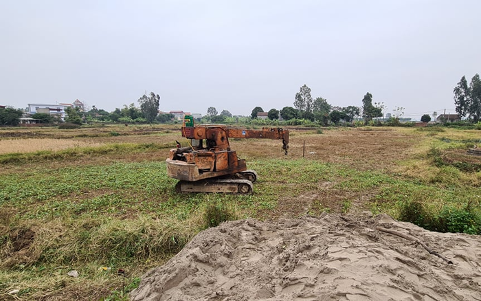 Đổ máy ép cọc công trình nhà văn hoá, 2 cháu nhỏ tử vong thương tâm, 2 bé nhập viện Ảnh 2