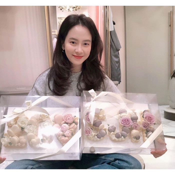 Kỷ niệm 20 debut, mợ ngố Song Ji Hyo gửi lời cám ơn fan khi nhận quà Ảnh 5