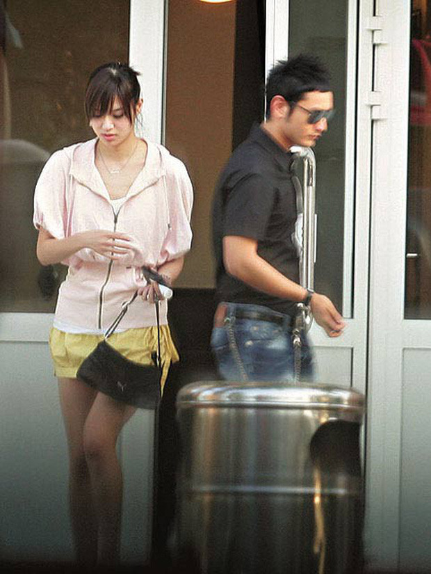 Huỳnh Hiểu Minh từng có thời gian yêu đương mặn nồng với Lý Phi Nhi.