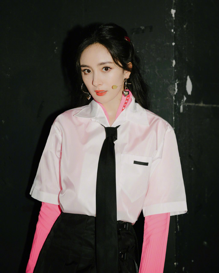 Dương Mịch xuất hiện với mặt đơ cứng, dấu hiệu phẫu thuật thẩm mỹ lộ rõ? Ảnh 6