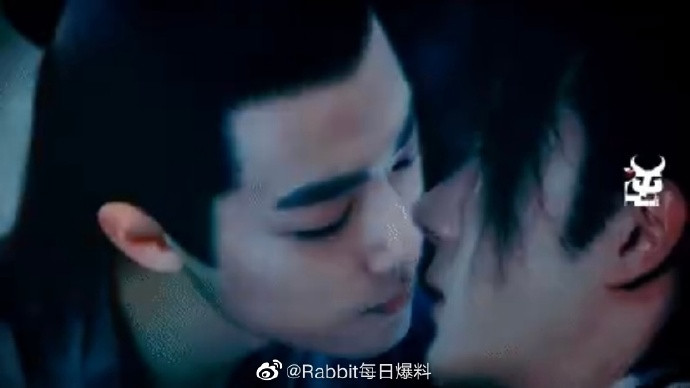 Fan Bác Quân Nhất Tiêu thay thế Triệu Lệ Dĩnh bằng Tiêu Chiến trong cảnh hôn Vương Nhất Bác ở Hữu phỉ Ảnh 8