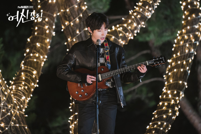 Hình tượng đẹp nao lòng của Hwang In Yeob 