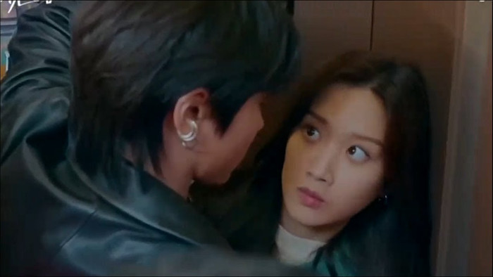 Dồn tường đúng cách chưa? như thế này ai không si mê chàng bad boy Seo Joon chứ 