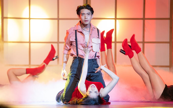 Quang Đăng hóa 'trai hư', cùng Chi Pu 'đốt mắt' người xem với vũ đạo nóng bỏng Ảnh 2