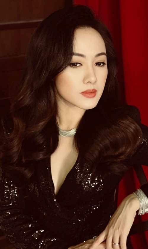 Hình ảnh quyến rũ hiếm thấy của BTV Hoài Anh