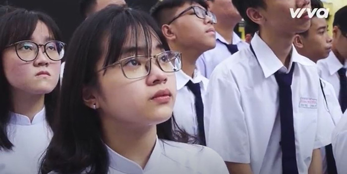 Bạn bè bật khóc khi lắng nghe câu chuyện của Ngọc Hân