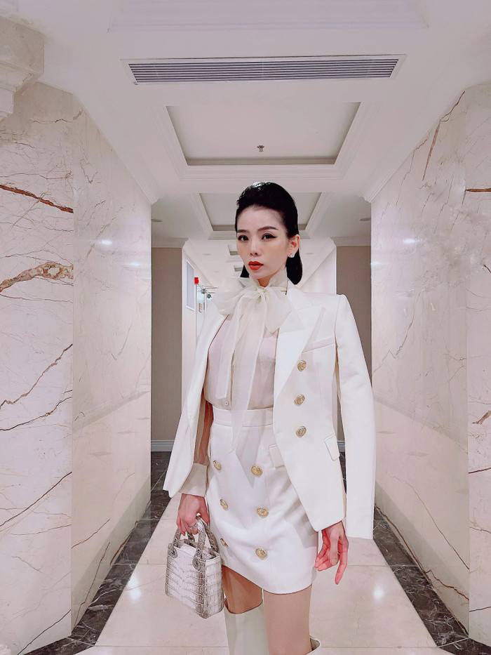 Sự thay đổi này khiến Lệ Quyên nhìn nhận mọi vấn đề tích cực hơn, không cứng nhắc và nguyên tắc như trước đồng thời nó cũng ảnh hưởng đến âm nhạc của cô