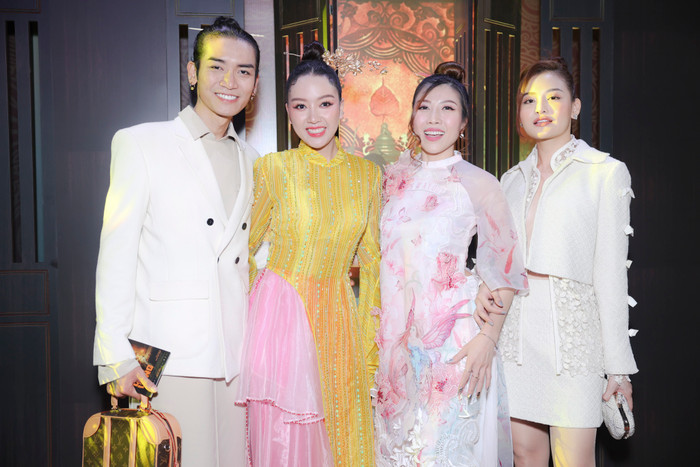 Cùng nhiều nghệ sĩ khác cũng tham gia sự kiện.