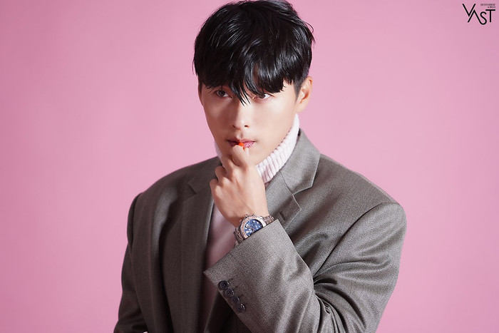Hyun Bin lộ diện sau khi hẹn hò Son Ye Jin, Lee Jong Suk hóa nam thần tóc dài hớp hồn thiếu nữ Ảnh 11