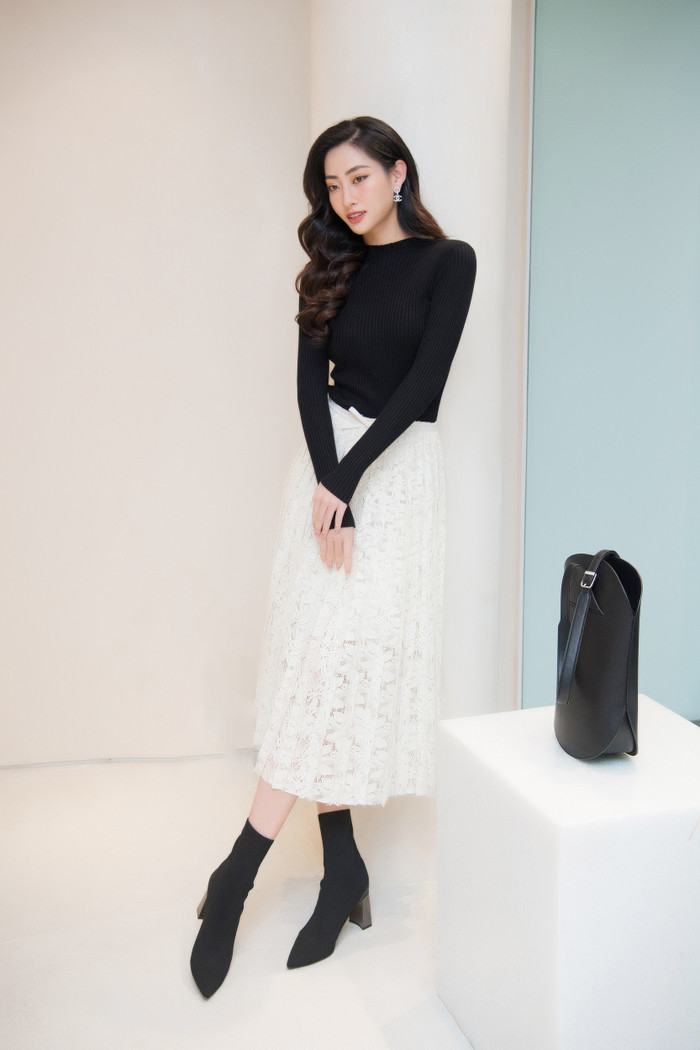 Nét đẹp cổ điển nhưng vẫn toát ra sự hiện đại là điều không thể chối cãi nơi cô. 