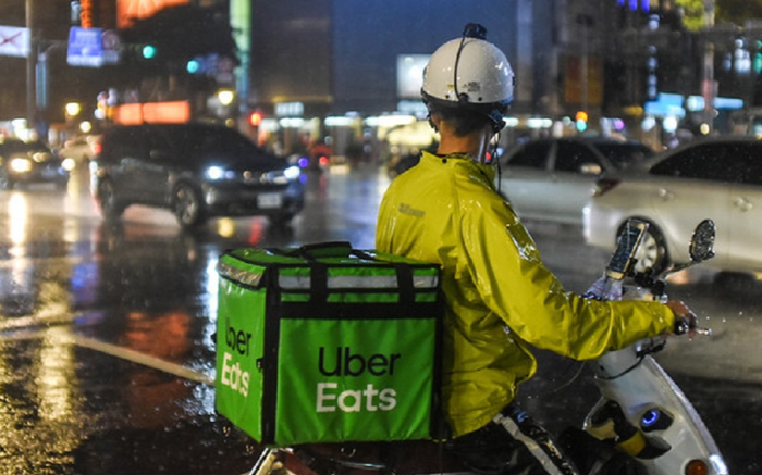 Nhận được 'quà' từ nữ khách hàng khi giao đồ ăn trong đêm rét, shipper xúc động tới mức suýt quỳ gối Ảnh 2