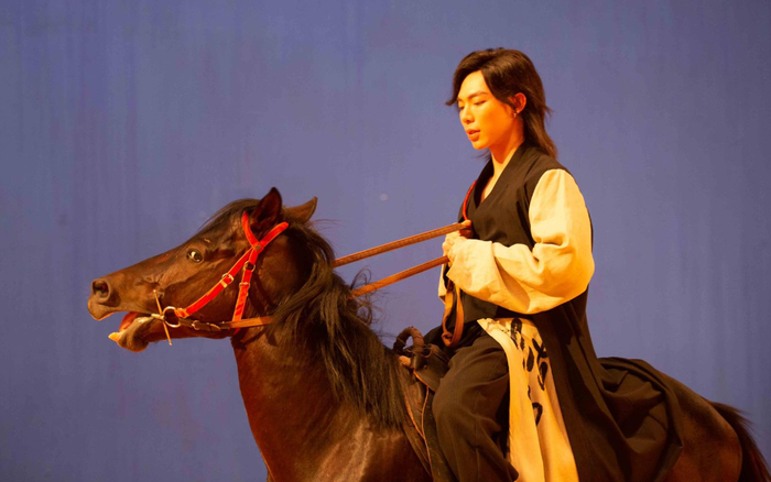 Rò rỉ hậu trường MV mới của Erik, dân mạng tò mò vì tạo hình cổ trang y hệt Hàn Quốc Ảnh 2