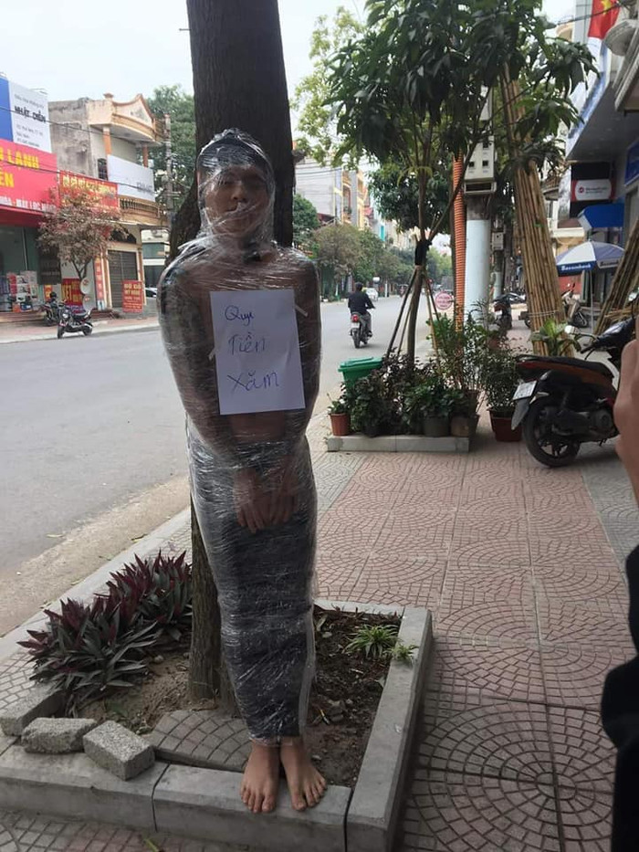 Hình phạt dành cho kẻ quỵt tiền xăm. 