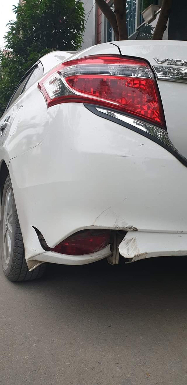 Phần đuôi ô tô bị hư hỏng