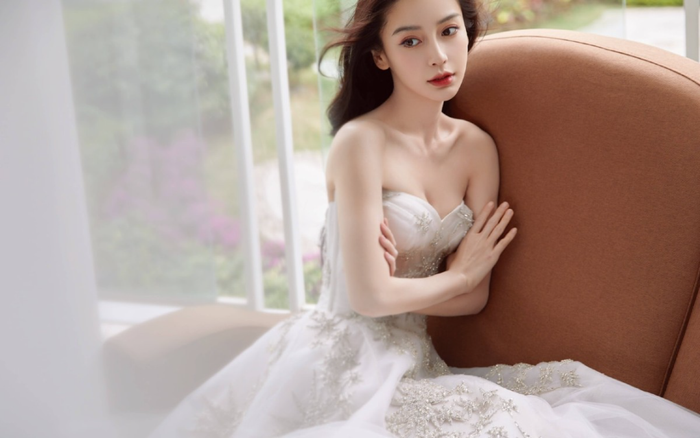 Hết làm soái tỷ, Angelababy diện bộ váy cưới khoe gò bồng đảo gợi cảm hút mắt Ảnh 2