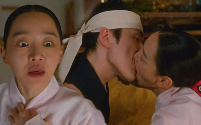 'Mr. Queen' tập 9: Shin Hye Sun táo bạo 'hôn kiểu pháp' với Kim Jung Hyun, đêm động phòng nóng bỏng Ảnh 2