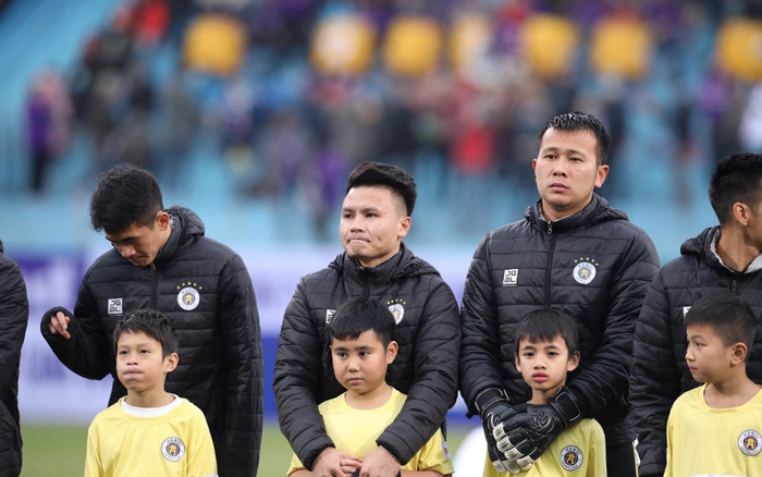 BTC Siêu Cúp Quốc gia 2020 bị chỉ trích vì để các em nhỏ ăn mặc phong phanh ra sân giữa thời tiết 10 độ C Ảnh 2