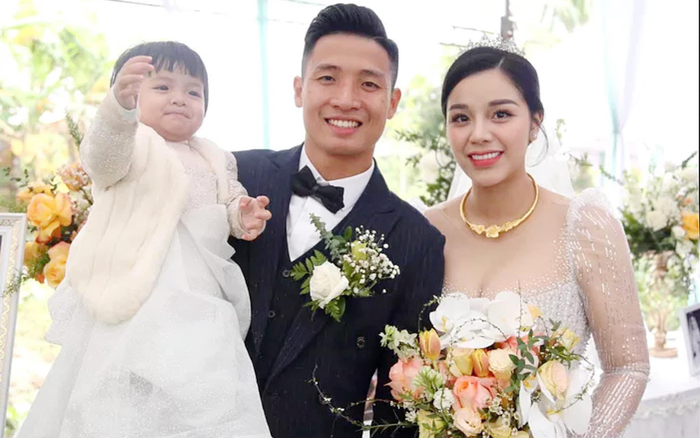 Bùi Tiến Dũng - Khánh Linh đeo vàng 'đỏ tay' trong ngày cưới tại Bắc Ninh Ảnh 2