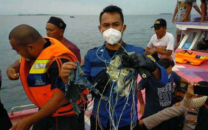 Vụ rơi máy bay ở Indonesia: Không có dấu hiệu của người sống sót Ảnh 2