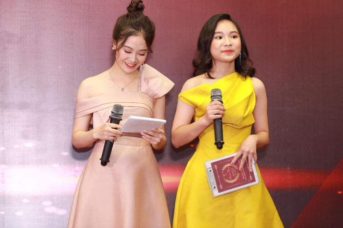 Fan trầm trồ vì Trang Anh đội Vũ Cát Tường: Là Vlogger du lịch, MC song ngữ Anh - Việt, IELTS 5.5 Ảnh 4