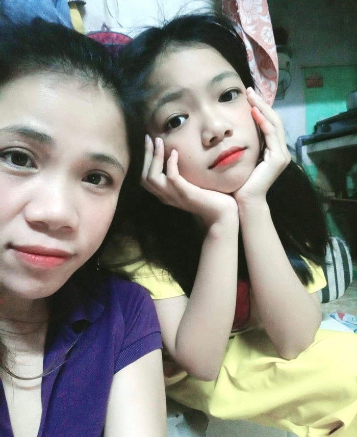 Thùy Trang và mẹ.