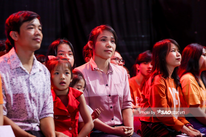 Ba mẹ và em gái của Thùy Trang.