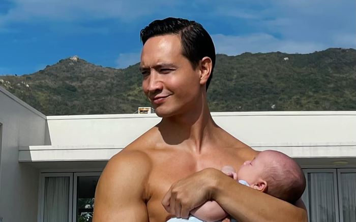 Hà Hồ khoe ảnh cận mặt quý tử Leon, Kim Lý ngọt ngào: 'Con trai của bố đây rồi' Ảnh 2