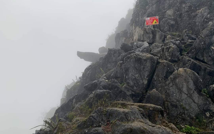 Rơi từ mỏm đá 'tử thần' khi săn băng giá, một phượt thủ gãy xương đùi Ảnh 2