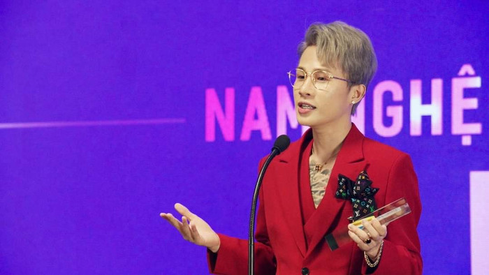 Vpop tuần qua: Ngọc Trinh hết lời ca ngợi Sơn Tùng, đoạn clip báo hiệu sức khỏe Vân Quang Long gây chú ý Ảnh 9