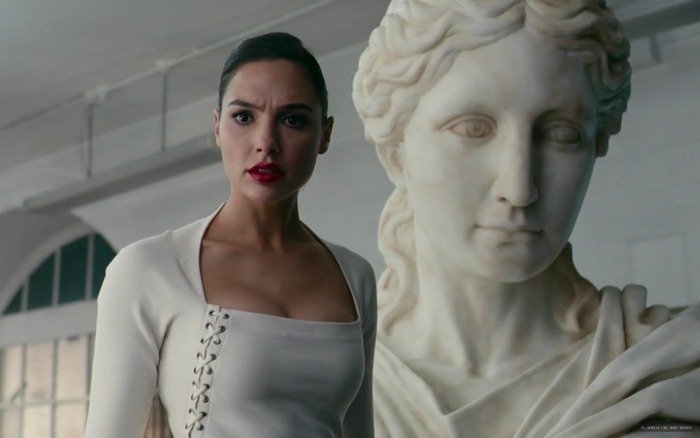 Wonder Woman từng làm những công việc gì ở thế giới loài người Ảnh 2