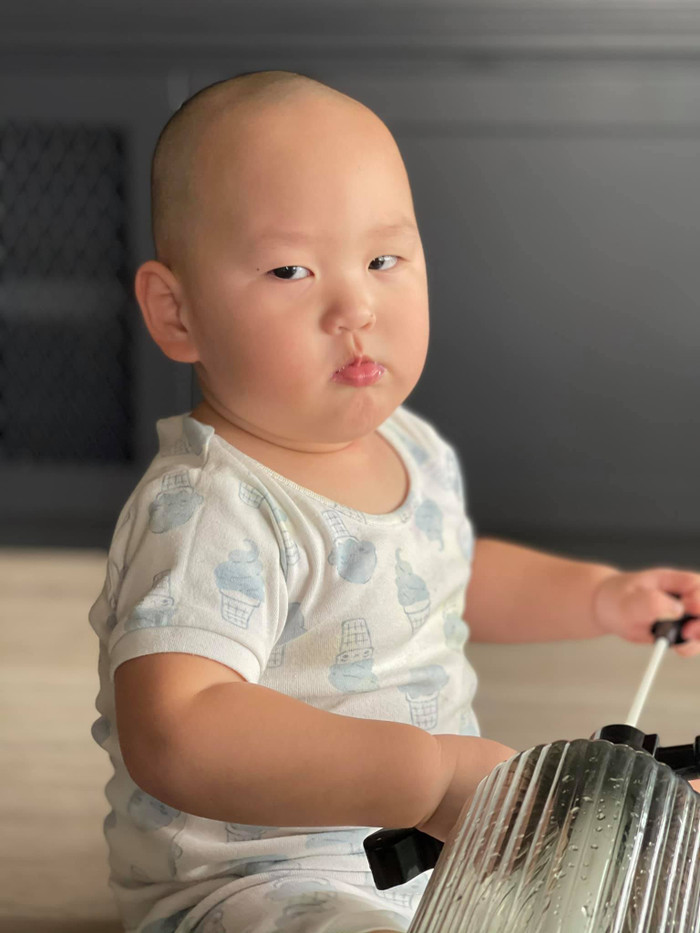 Biểu cảm hờn dỗi của Hayden cũng khiến nhiều người mê dắm và nhanh chóng tạo ra những ... meme dễ thương