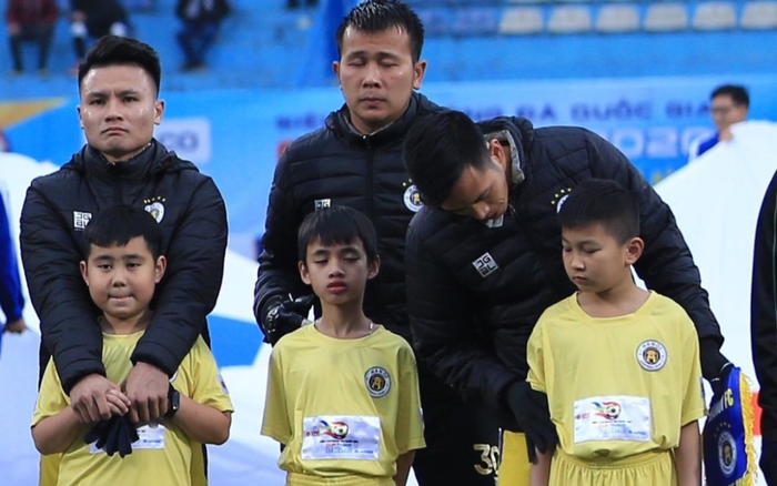 Ban tổ chức Siêu Cúp Quốc gia xin lỗi sau sự cố để các em bé mặc phong phanh dưới thời tiết giá lạnh Ảnh 2