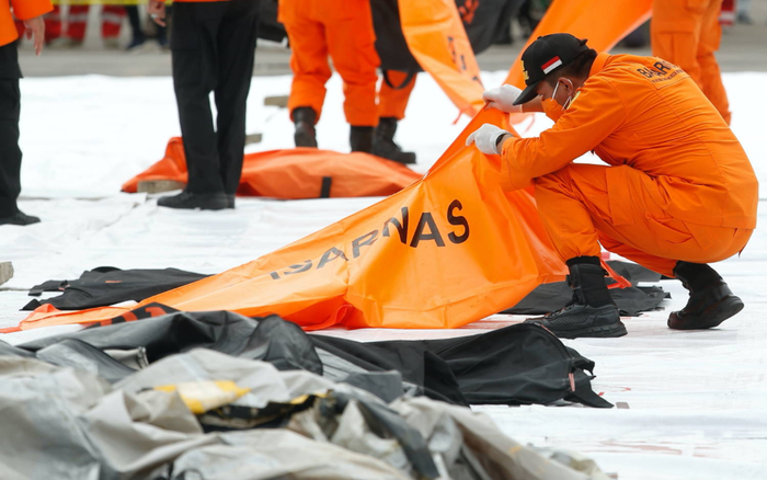 Xác định được vị trí hộp đen, Indonesia chạy đua trục vớt máy bay gặp nạn Ảnh 2