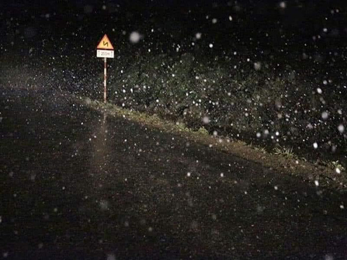 Xôn xao tuyết đã rơi, nhiều người đam mê phượt tức tốc lên Sa Pa Ảnh 1