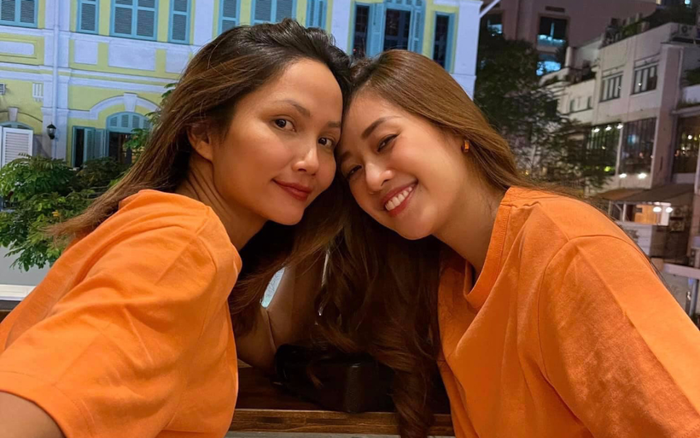 Khánh Vân - H'Hen Niê đọ mặt mộc không tỳ vết tạo 'cơn địa chấn' dịp đầu năm Ảnh 2