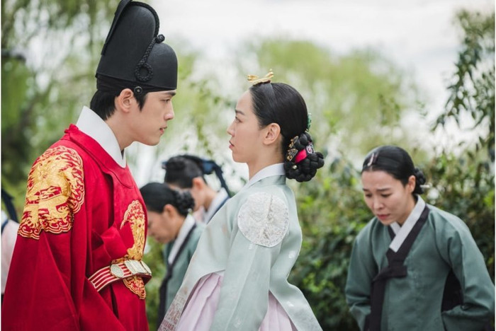 4 lý do khiến Mr. Queen 'Hoàng Hậu Khó Gần' trở thành bộ phim gây sốt trong tháng 1 Ảnh 5