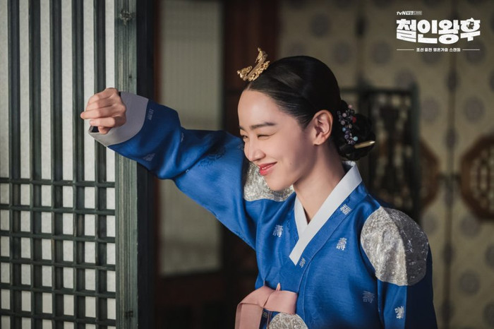 4 lý do khiến Mr. Queen 'Hoàng Hậu Khó Gần' trở thành bộ phim gây sốt trong tháng 1 Ảnh 10