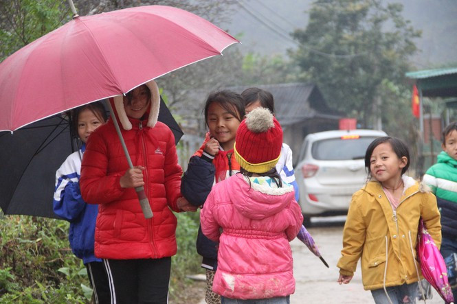 Các học sinh ở miền núi nghỉ học do rét