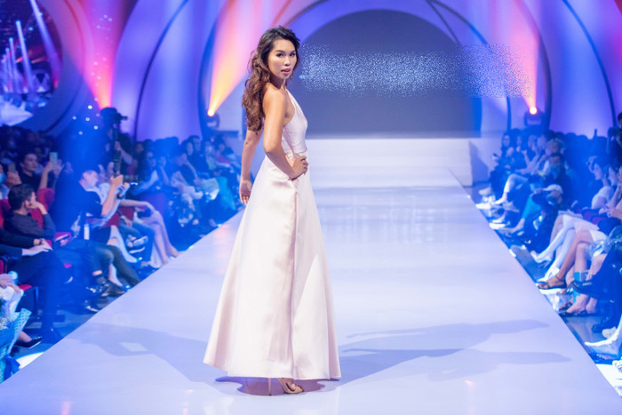 Người đẹp nhanh chóng nhận được muôn vàn lời khen từ phía khán giả. 