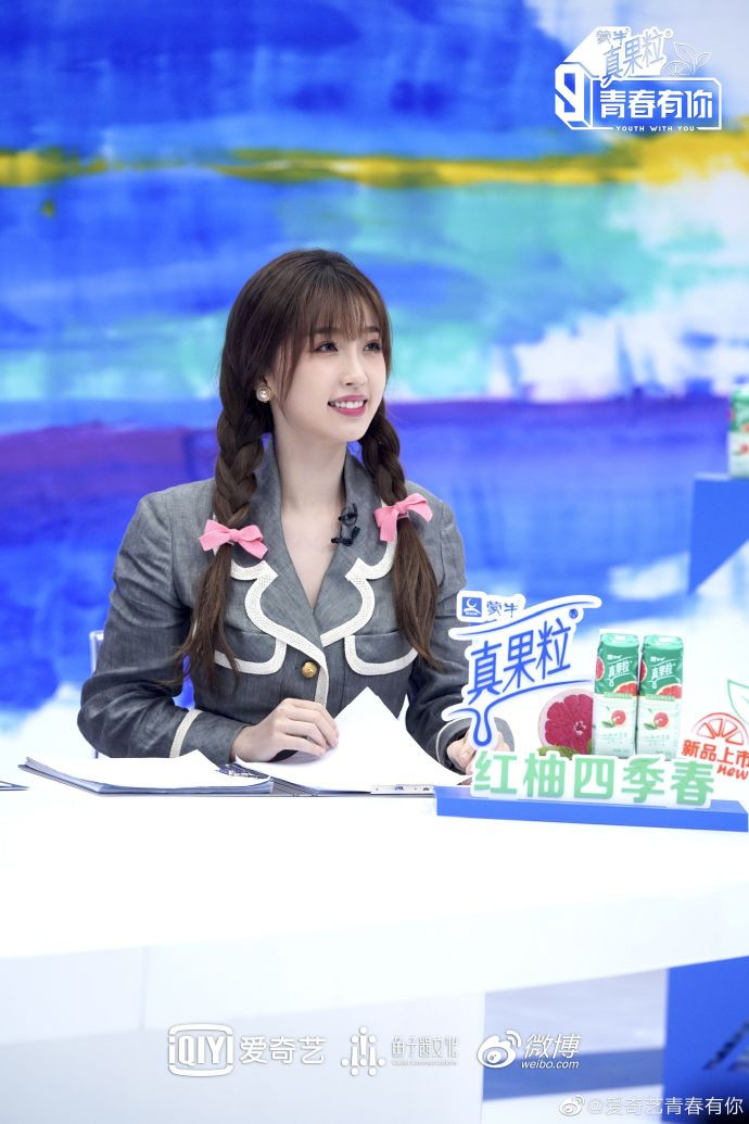 Lên chức trợ giảng nhưng Ngu Thư Hân vẫn 'làm màu' như những ngày đầu bước chân vào 'Thanh xuân có bạn' Ảnh 6