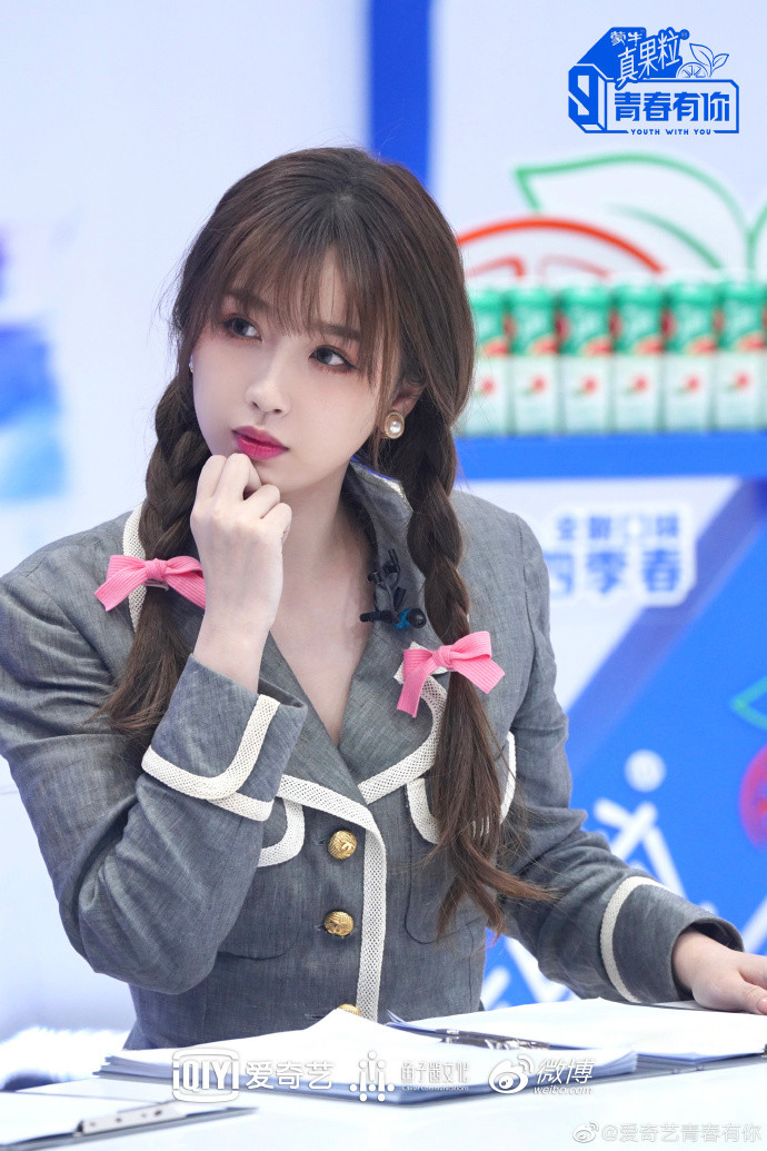 Lên chức trợ giảng nhưng Ngu Thư Hân vẫn 'làm màu' như những ngày đầu bước chân vào 'Thanh xuân có bạn' Ảnh 7