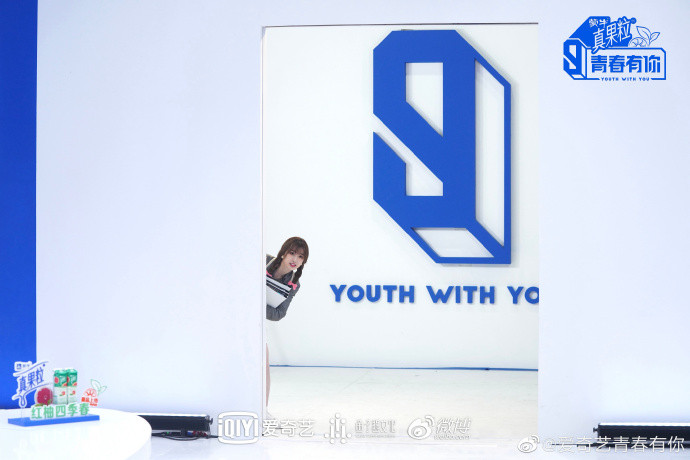 Lên chức trợ giảng nhưng Ngu Thư Hân vẫn 'làm màu' như những ngày đầu bước chân vào 'Thanh xuân có bạn' Ảnh 8