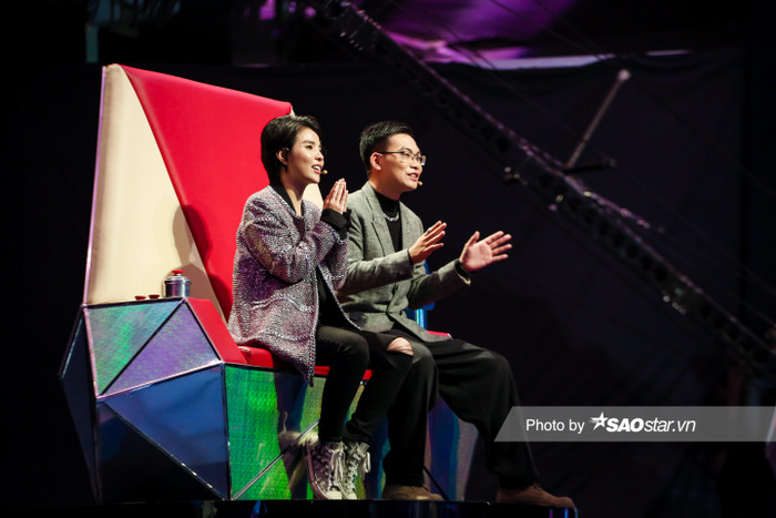 Fan rần rần 'đẩy thuyền' trước khoảnh khắc 'tình bể bình' của Vũ Cát Tường - Hưng Cao trên ghế nóng Ảnh 5