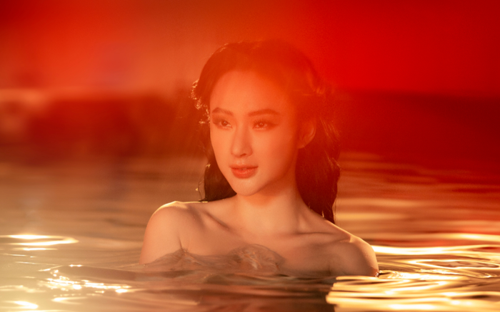 Angela Phương Trinh khiến fan choáng váng khi úp mở vòng 1 bốc lửa sau thời gian ở ẩn Ảnh 2